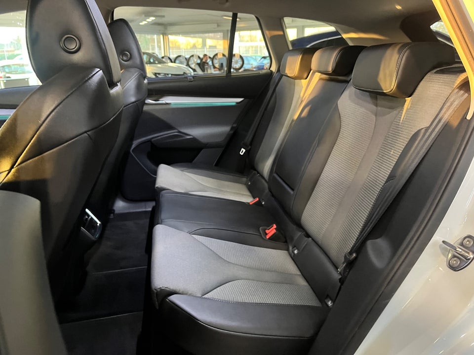 Skoda Enyaq 60 iV Loft 5d