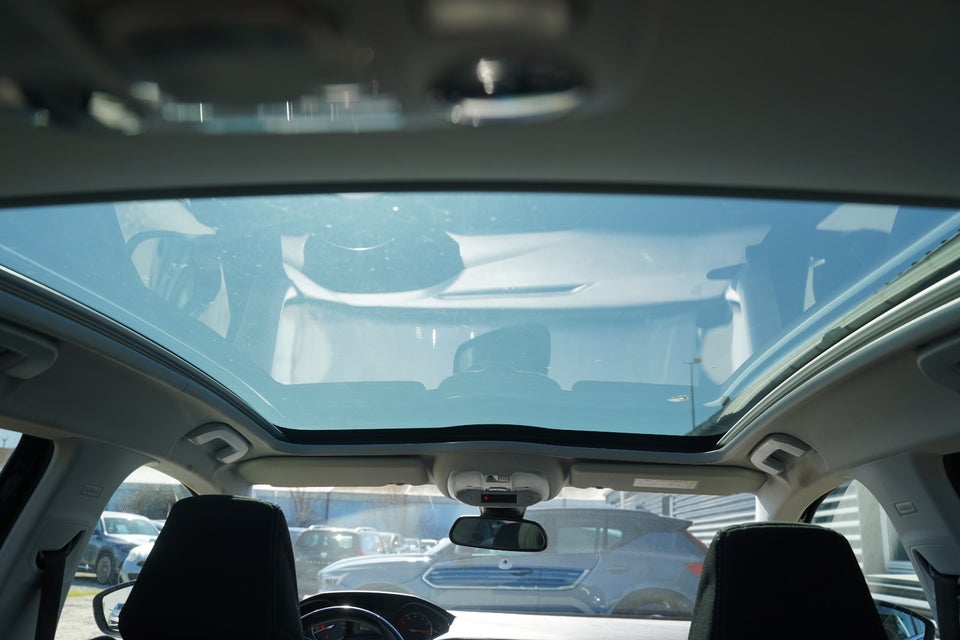 Peugeot 308 1,2 e-THP 130 Allure Sky 5d