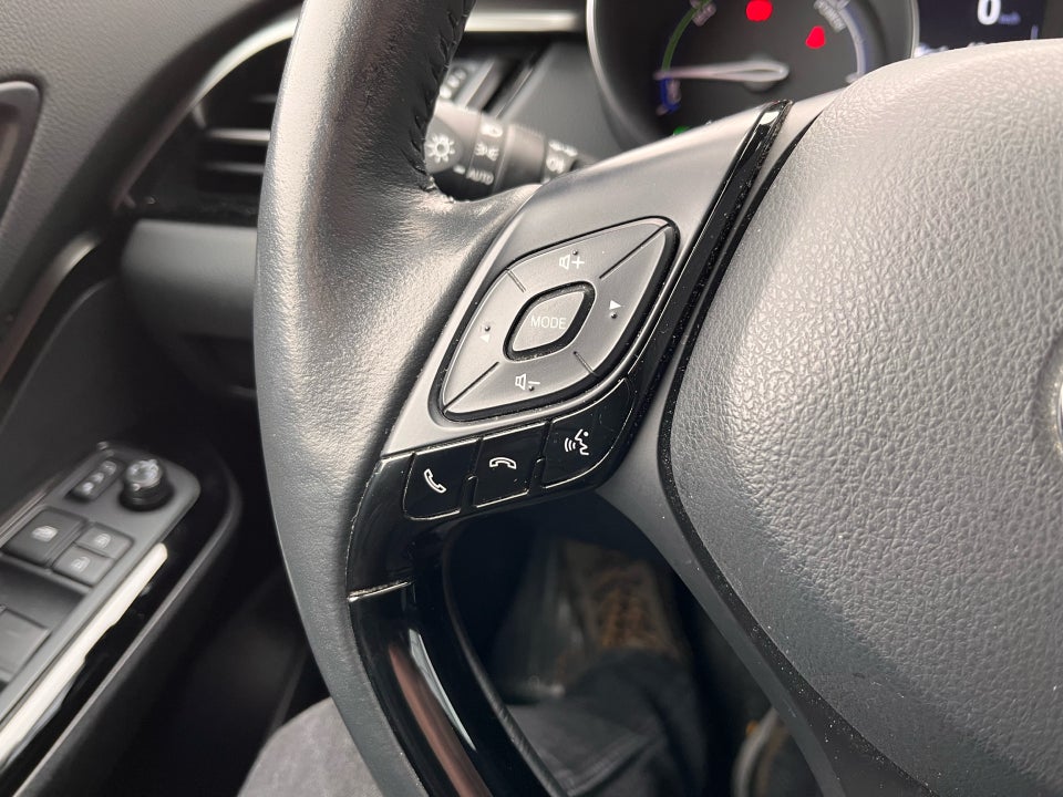 Toyota C-HR 1,8 Hybrid C-LUB Premium CVT 5d