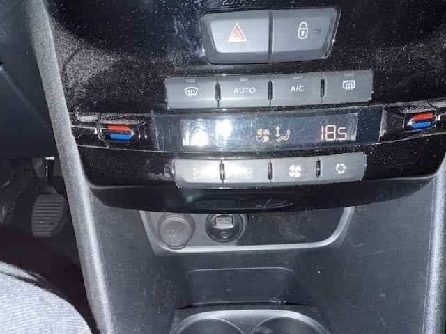 Peugeot 208 1,6 BlueHDi 100 Desire Sky 5d