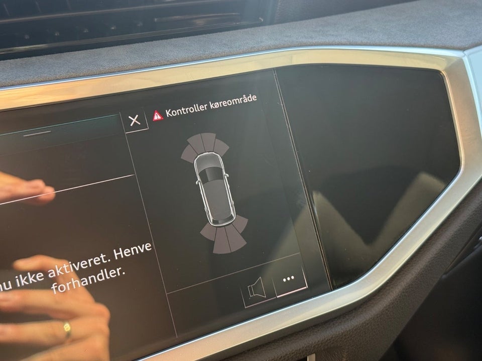 Audi Q3 45 TFSi e Attitude plus S-tr. 5d