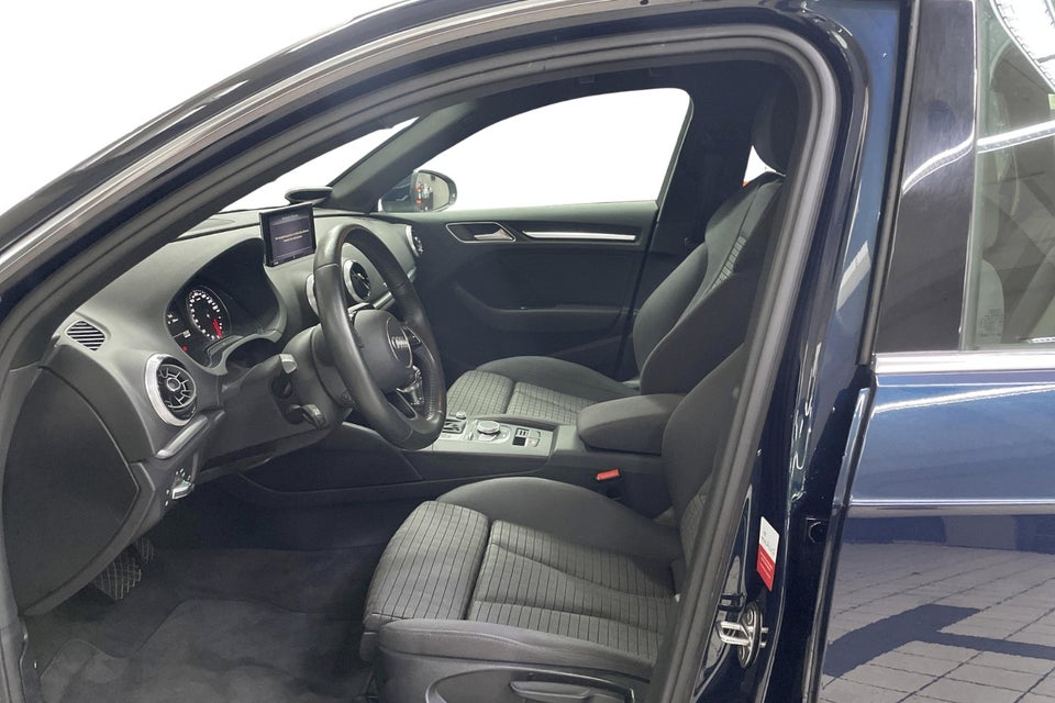 Audi A3 35 TFSi Sport Limited Sportback S-tr. 5d