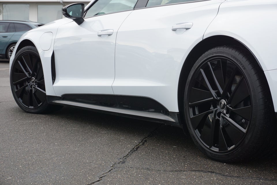 Audi e-tron GT quattro 4d