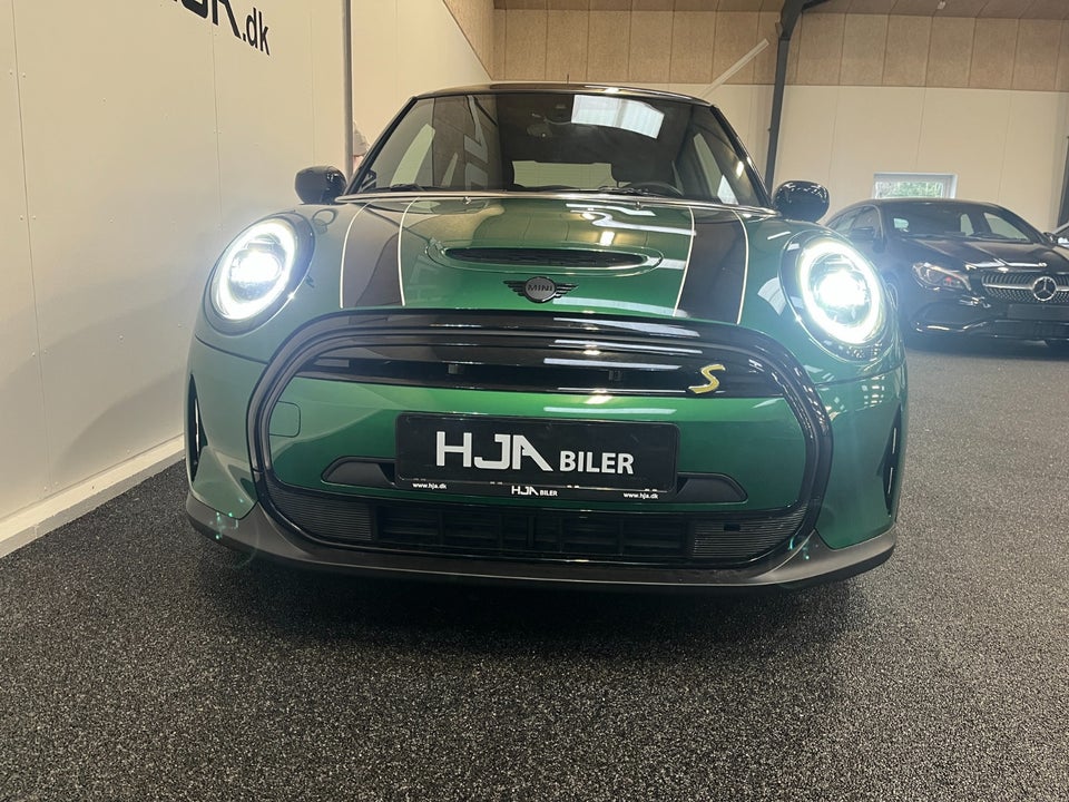 MINI Cooper SE Essential 3d