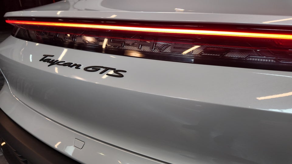 Porsche Taycan GTS Performance+  4d