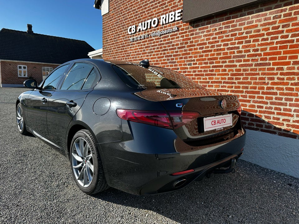 Alfa Romeo Giulia 2,0 T 280 Veloce aut. Q4 4d