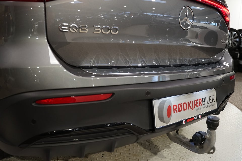 Mercedes EQB300 AMG Line 4Matic 5d