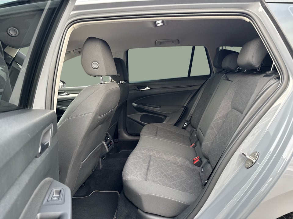 VW Golf VIII 1,5 TSi 130 Life Variant 5d