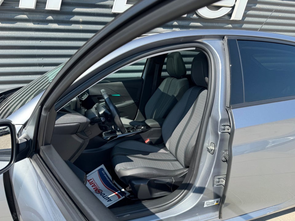 Peugeot 208 1,2 PureTech 100 Allure Sky 5d