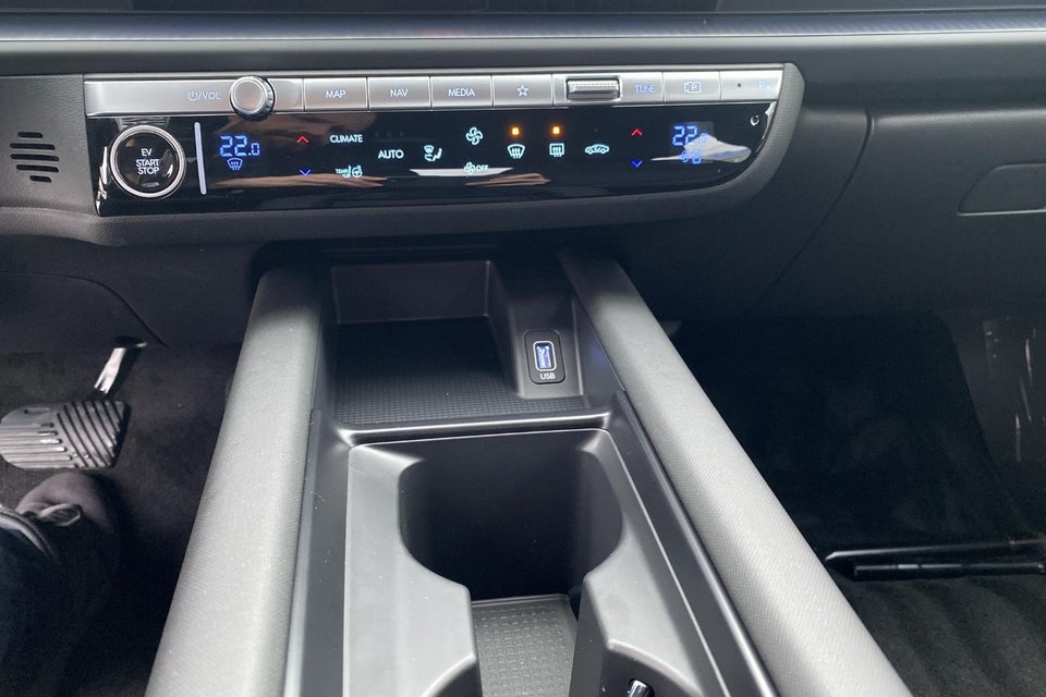 Hyundai Ioniq 6 77 Essential 4d