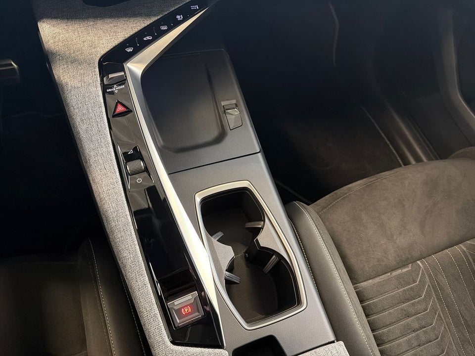 Peugeot e-3008 77 GT Pack 5d