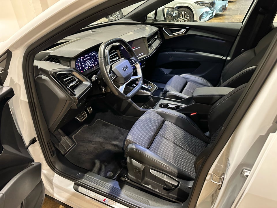 Audi Q4 e-tron 40 S-line 5d