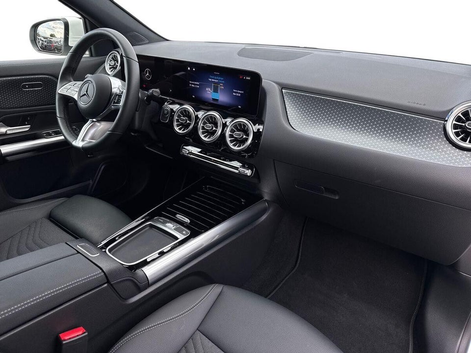 Mercedes EQA300 Progressive 4Matic 5d