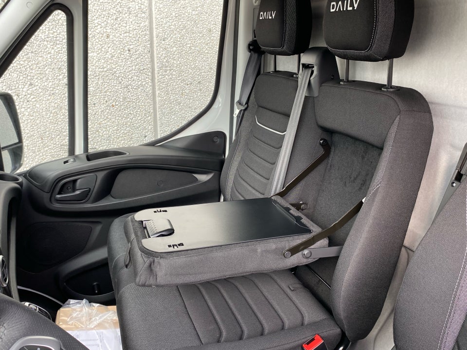 Iveco Daily 3,0 35C18 12m³ Van AG8