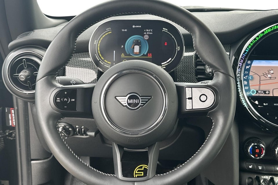 MINI Cooper SE Essential 3d