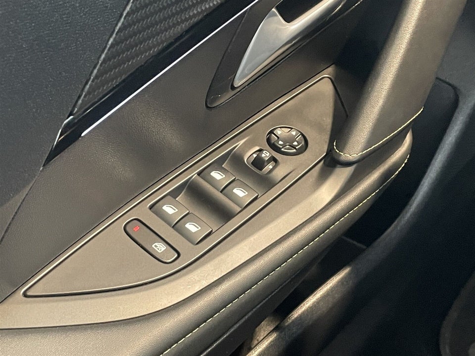 Peugeot e-208 50 GT 5d