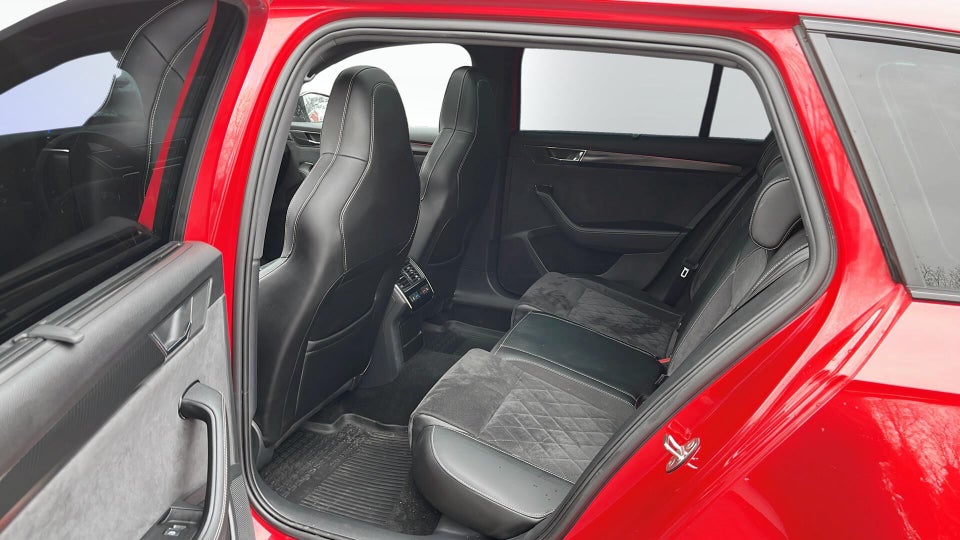 Skoda Superb 1,4 TSi iV Sportline Combi DSG 5d