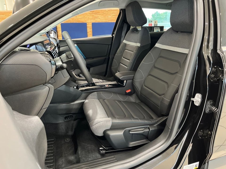 Citroën ë-C4 X 50 Shine 4d