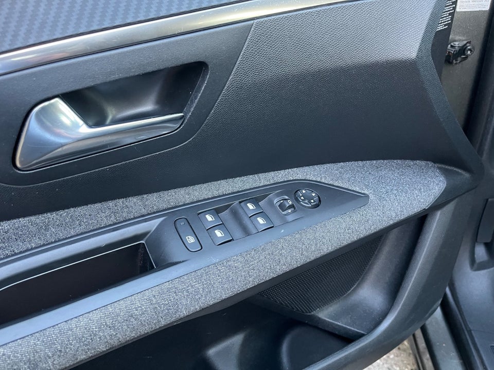 Peugeot 3008 1,2 e-THP 130 Allure 5d