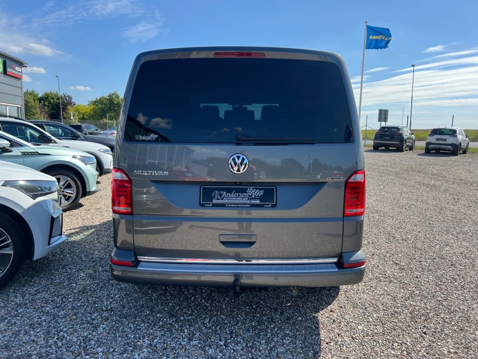 VW Multivan 2,0 TDi 204 Highline DSG 4Motion kort