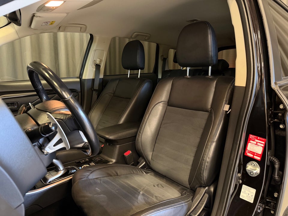 Mitsubishi Outlander 2,0 PHEV Instyle CVT 4WD 5d