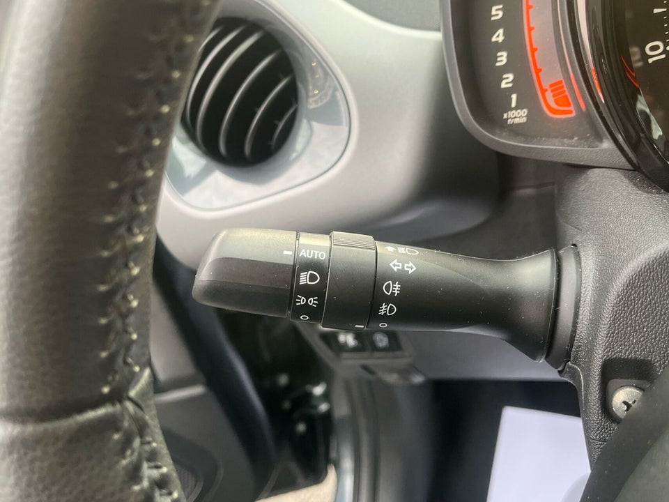 Toyota Aygo 1,0 VVT-i x-press 5d