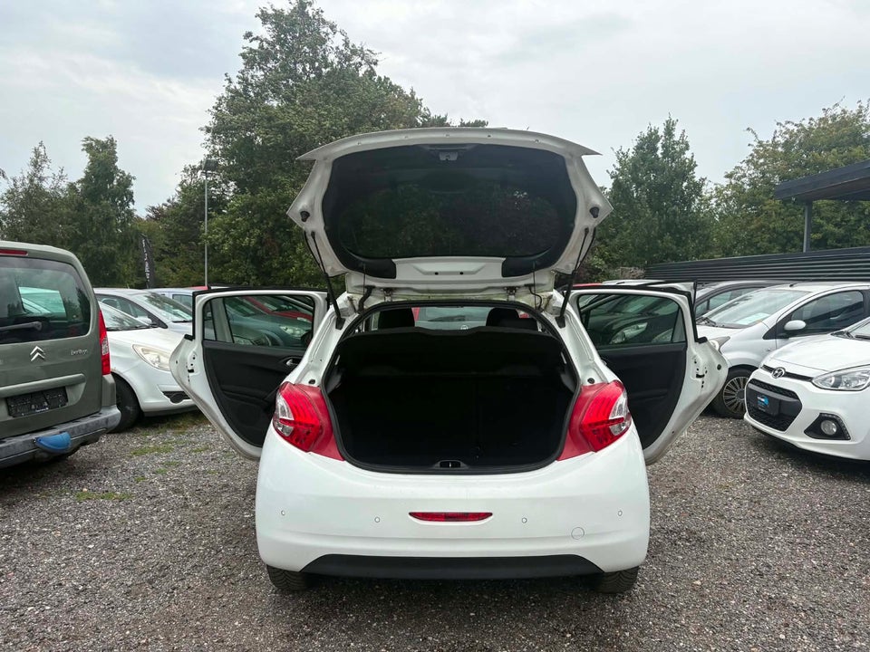 Peugeot 208 1,2 VTi Access 5d