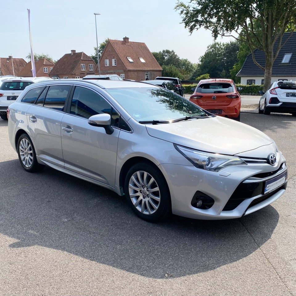 Toyota Avensis 1,6 D-4D T2 Touring Sports 5d