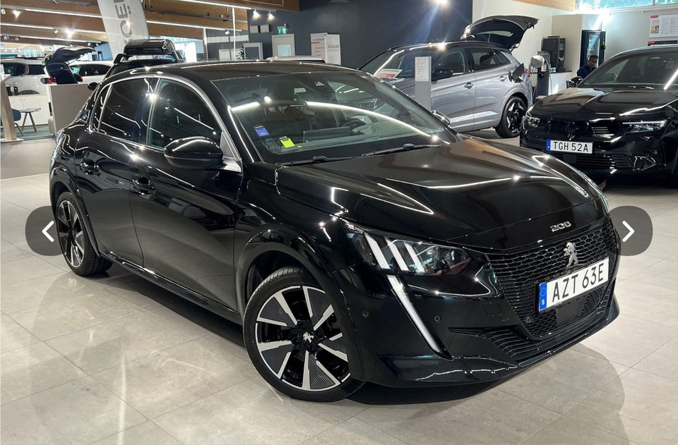 Peugeot e-208 50 GT 5d