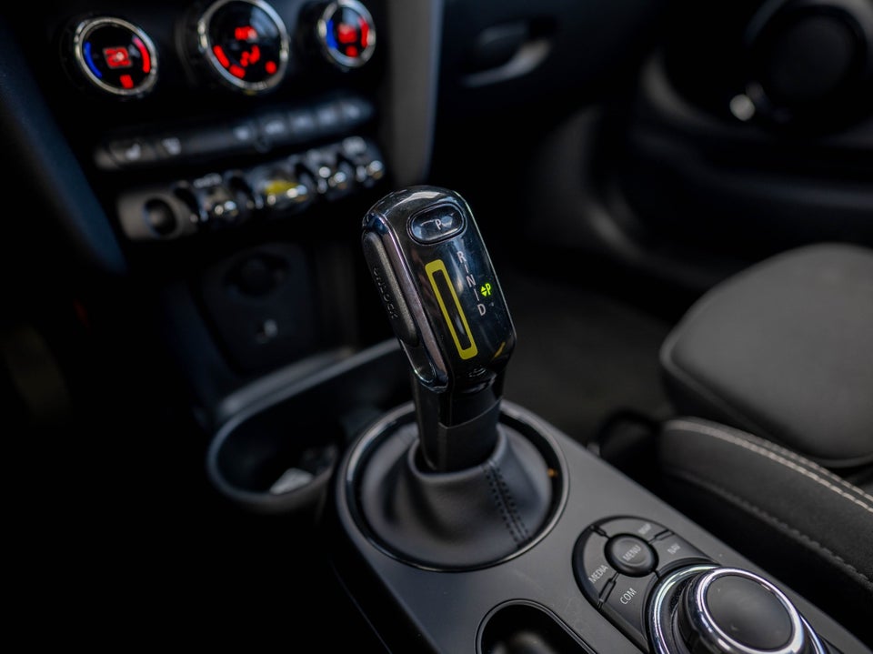 MINI Cooper SE Essential 3d