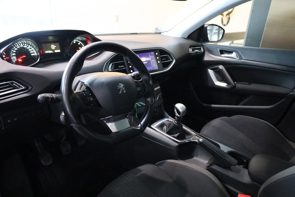 Peugeot 308 1,6 BlueHDi 120 Allure Sky 5d
