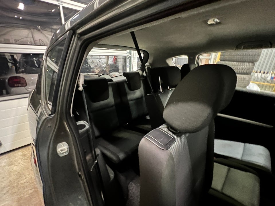 Toyota Corolla Verso 1,8 Terra 7prs 5d