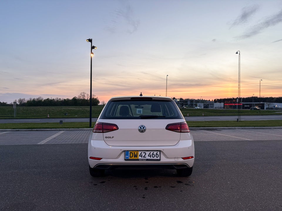VW Golf VII 2,0 TDi 150 Comfortline Connect DSG Van 5d