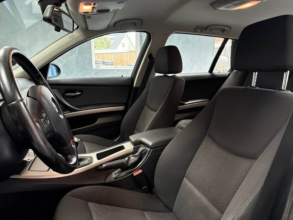 BMW 320i 2,0 Touring 5d