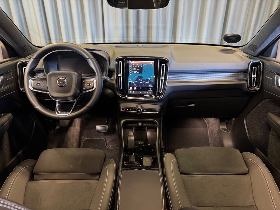 Volvo EX40 Extended Range Black Edition Excess 5d