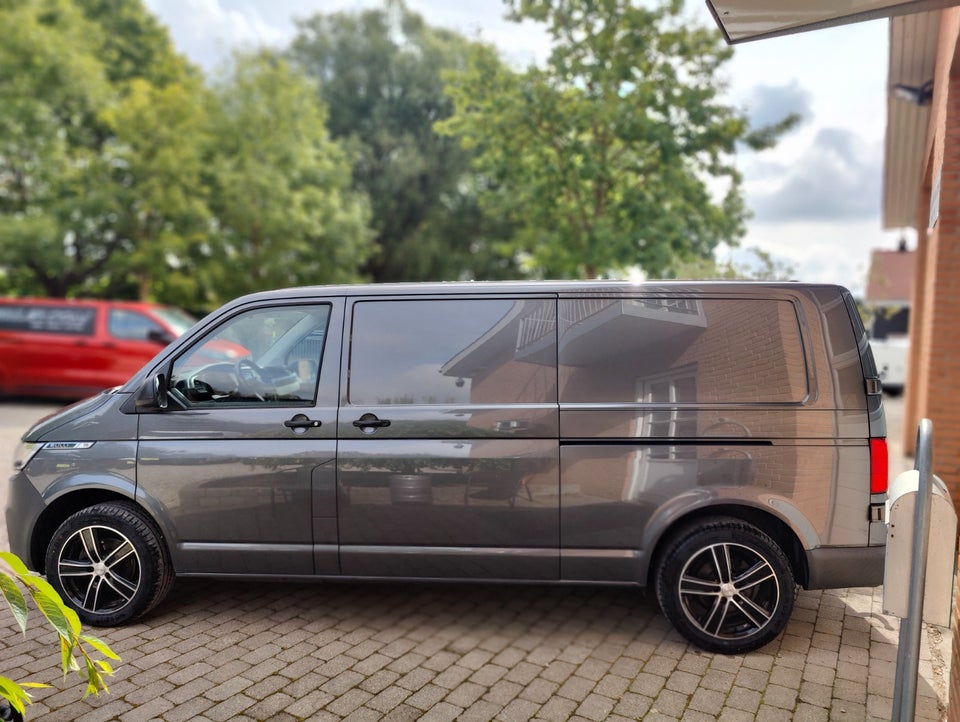 VW Transporter 2,0 TDi 150 Kassevogn DSG lang