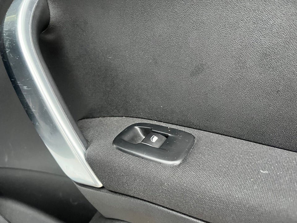 Peugeot 2008 1,2 PureTech 110 Prestige Sky 5d