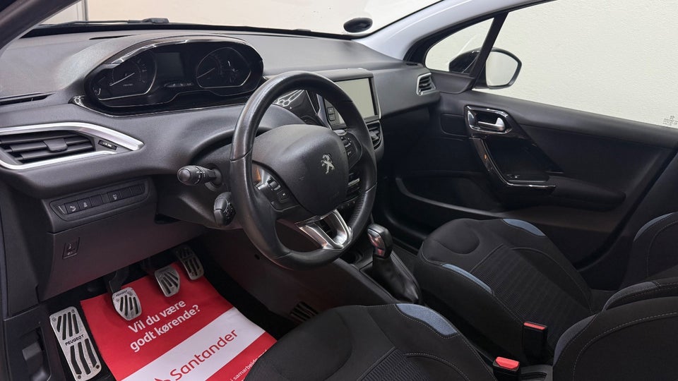 Peugeot 208 1,2 VTi Allure Sky 5d