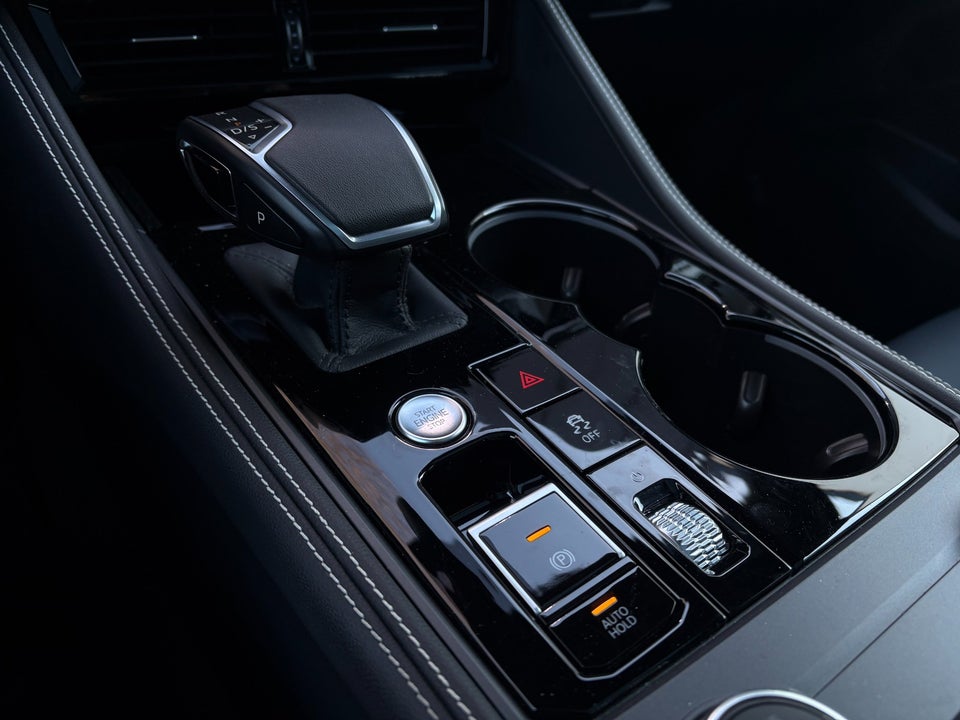 VW Touareg 3,0 TDi 286 Elegance DSG 4Motion 5d