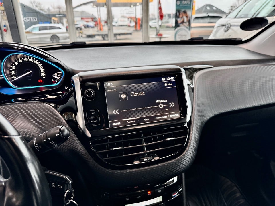 Peugeot 2008 1,6 BlueHDi 100 Desire 5d