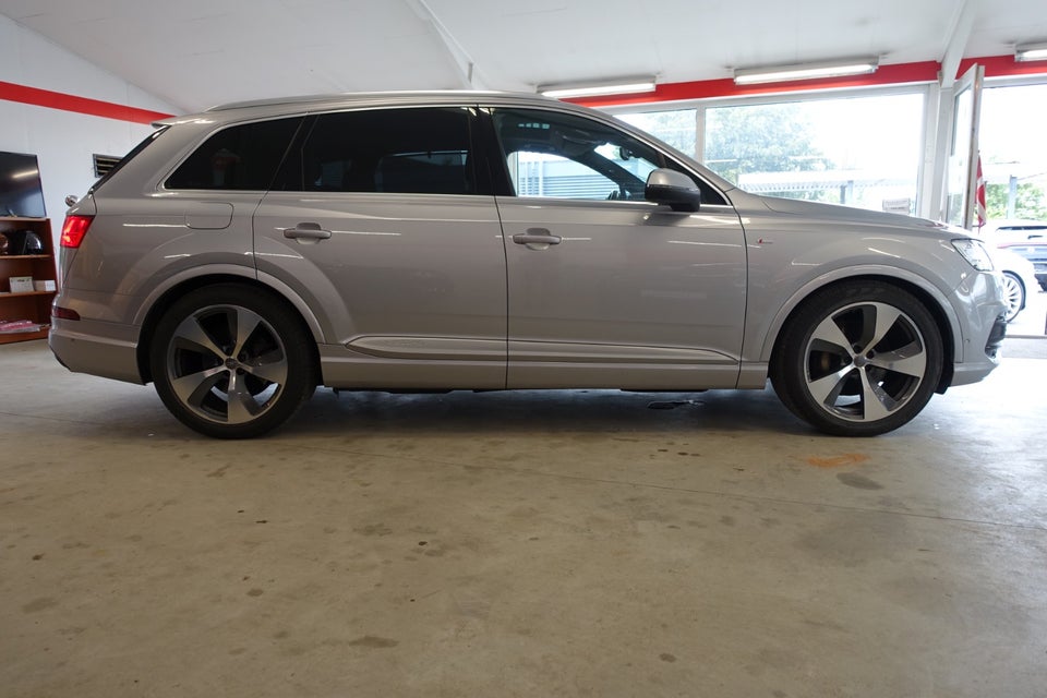 Audi Q7 3,0 TDi 272 S-line quattro Tiptr. 7prs 5d