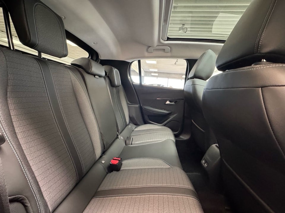 Peugeot 208 1,2 PureTech 100 Allure Sky 5d