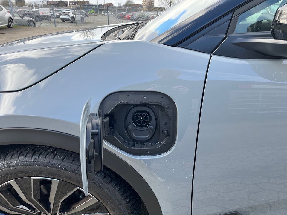 Toyota C-HR+ 77 Executive AWD 5d