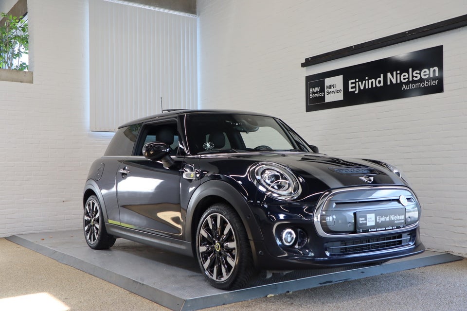 MINI Cooper SE Greenwich 3d