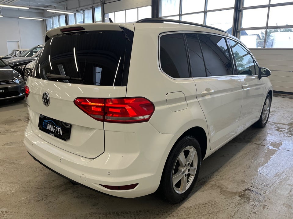 VW Touran 2,0 TDi 115 Comfortline DSG Van 5d