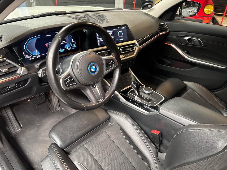 BMW 330e 2,0 Touring aut. 5d