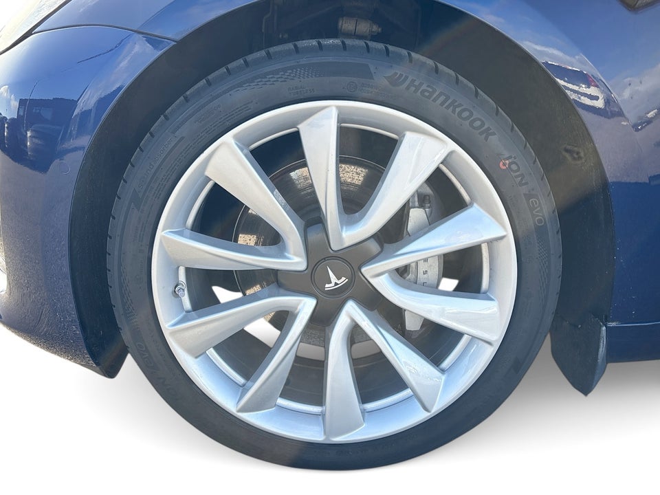 Tesla Model 3 Long Range AWD 4d