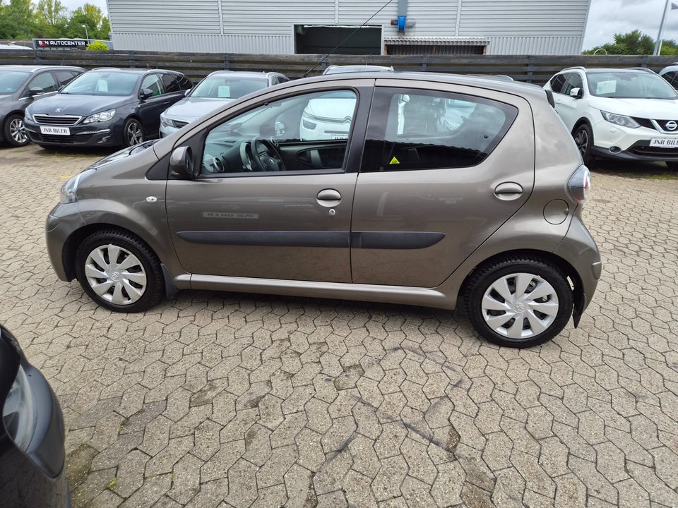 Toyota Aygo 1,0 VVT-i T1 5d