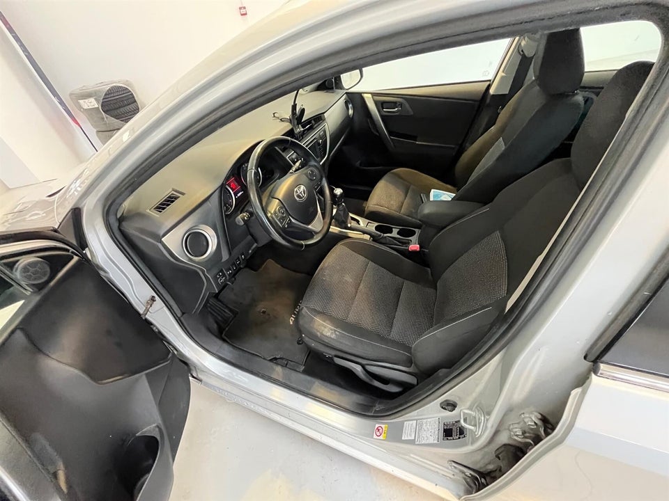 Toyota Auris 1,6 T2+ Touring Sports 5d