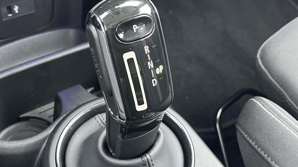 MINI Cooper SE Essential 3d